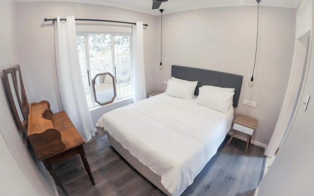 Strelitzia Apartments