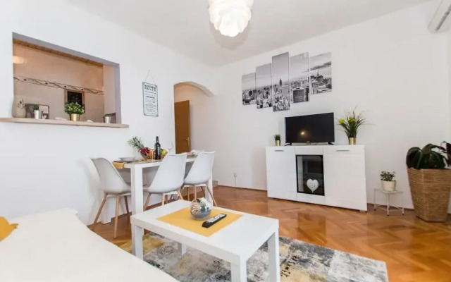 Slave - sea View - A1