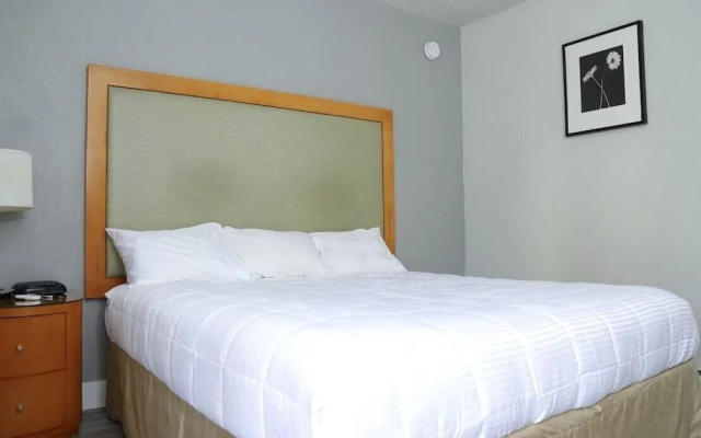 Queensway Court Motel