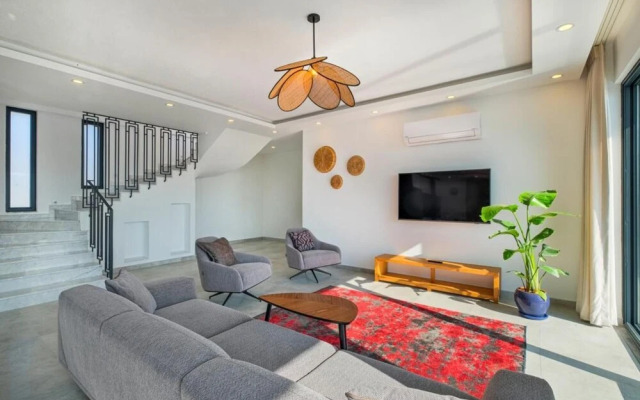 Villa With Nature View and Pool in Kas