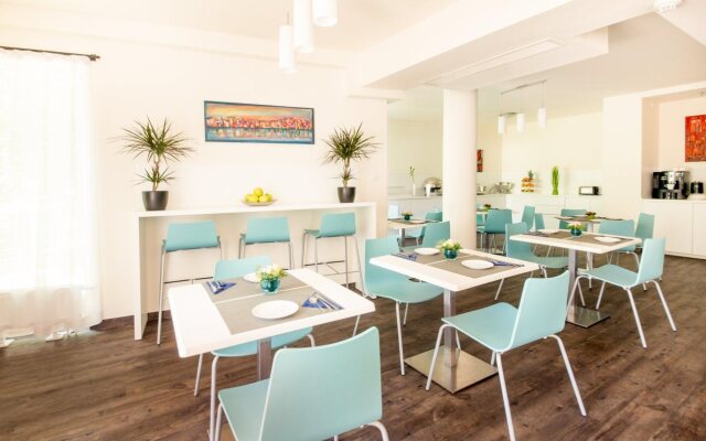 Escala Hotel & Suites