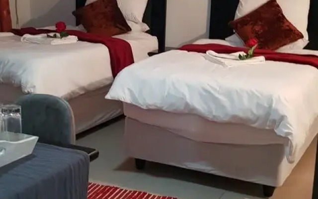 Rose and Thorn Guesthouse - Adults Only