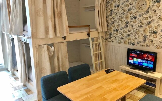 Guesthouse Akashi Hikaria - Hostel