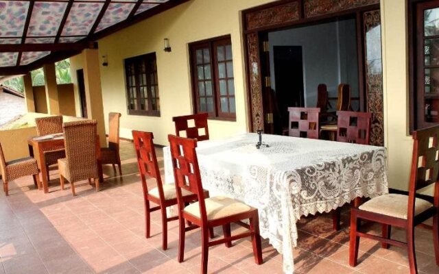 Solomon Beach Hotel