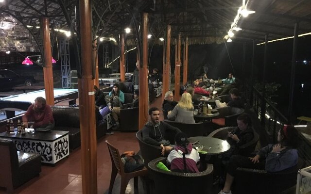 Le Pont Bungalow Hostel