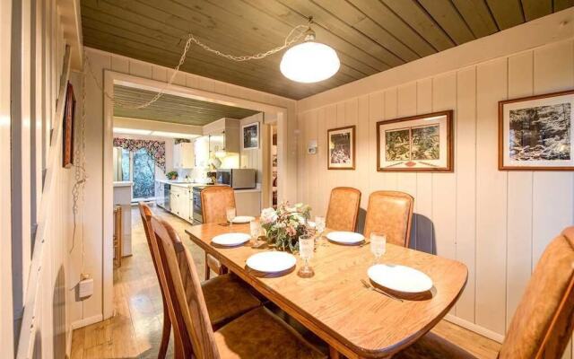 Echota 4 Bedroom Home with Hot Tub