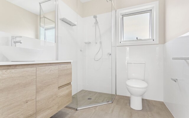 Achilles Street, 1/6