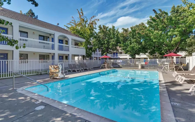 Super 8 by Wyndham Santa Rosa North