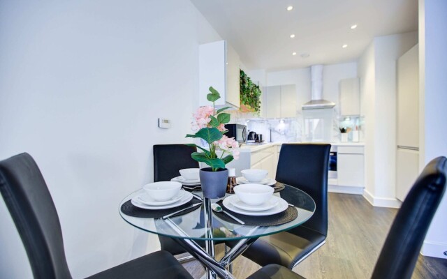 Modern Greenwich Flat With Parking
