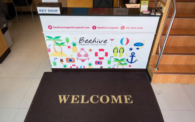 Beehive Magenta Patong Hostel