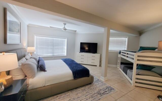 Paradise Awaits - Wkly 3 Bedroom Home
