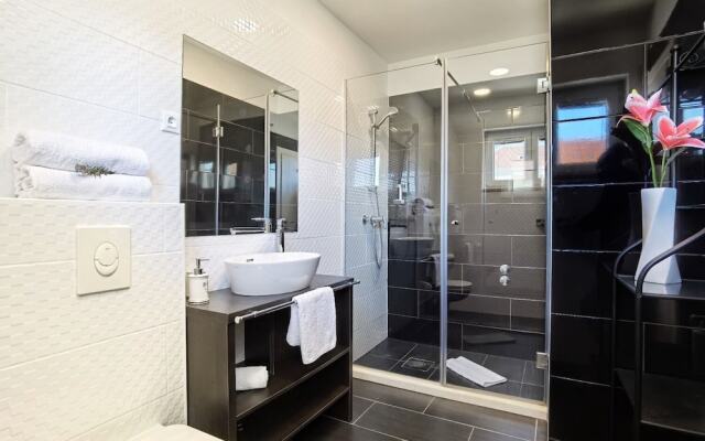Boutique Rooms - With Pool - 5 - R202