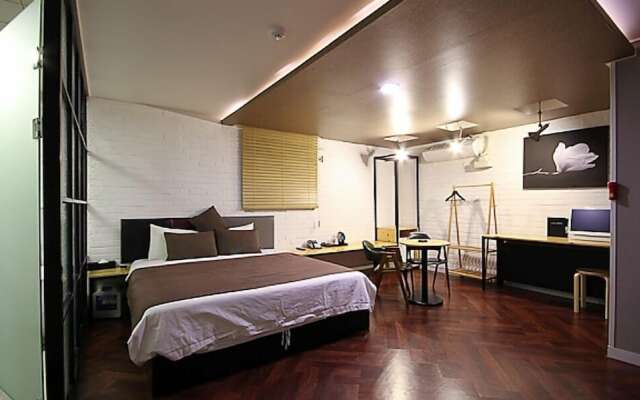 Hotel 385