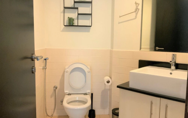 DHLA - Modern 2BR balcony in Marina