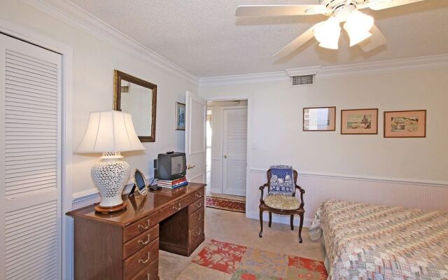 Shoreline 1106 Condo by RedAwning