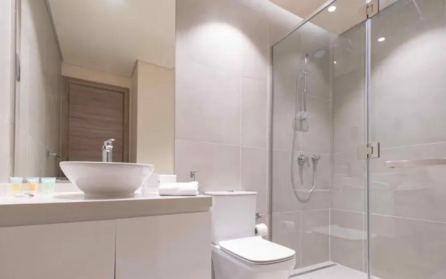 LUX The Modern Marina Suite