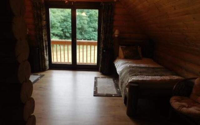Holden Log House Gyarmat
