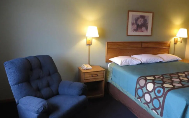 Super 8 by Wyndham Macomb