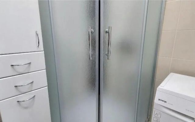 High White Apartments