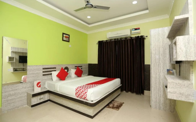 OYO 24317 Aditya Guest House 3