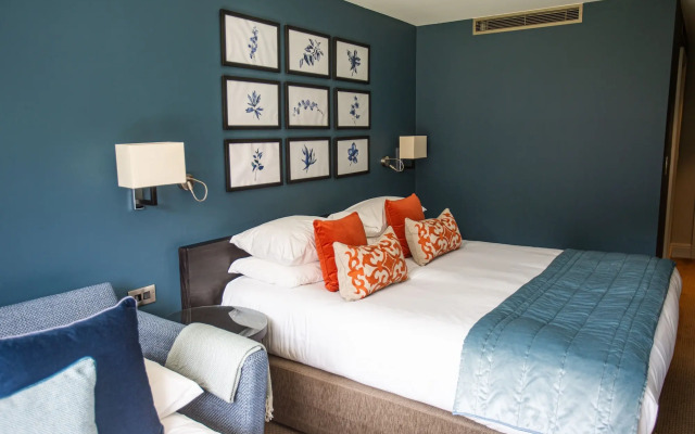 Hogarths Hotel