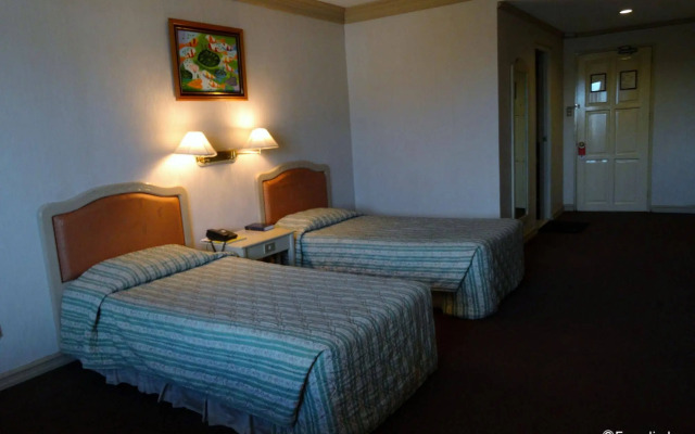 Orange Grove Hotel
