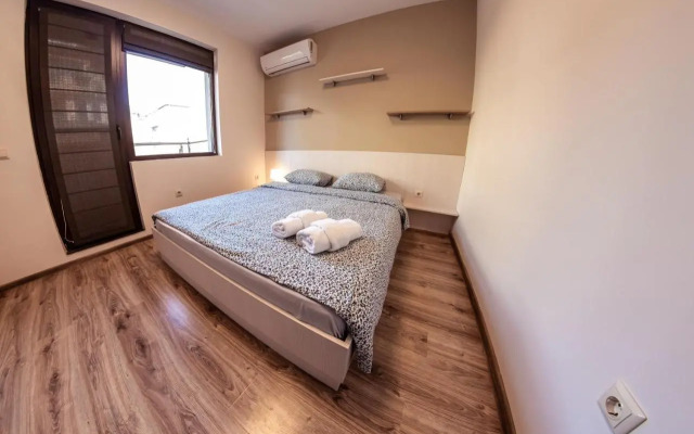 Bright 1BDR Apartment with a Balcony