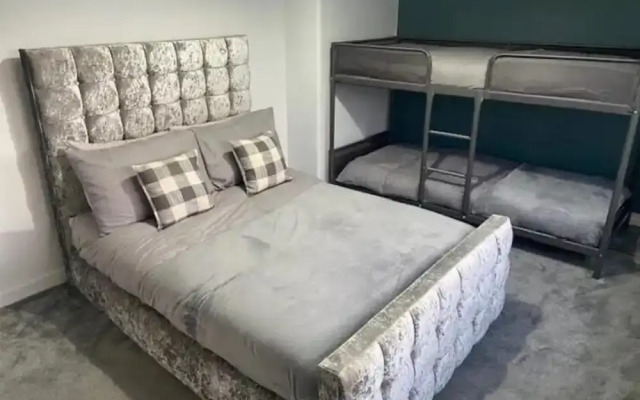 Renfrew Apartment Near Glasgow Airport