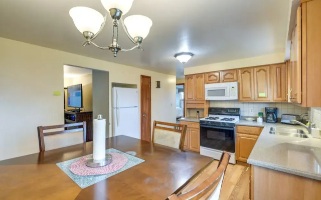 Central Apt in Cheektowaga w/ Private Deck!