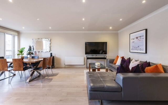 Beautiful 3-bed in the Heart of London With Parking-hosted by Sweetstay