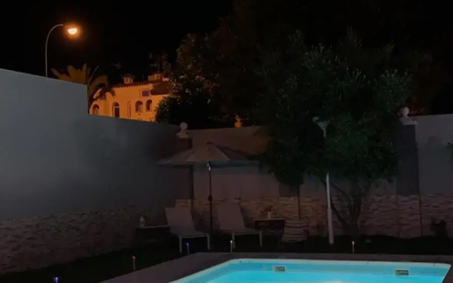 Casa grande con piscina