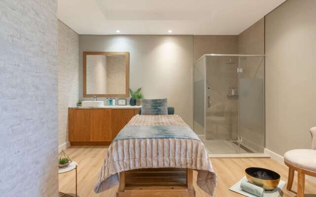 Radisson Hotel and Convention Centre OR Tambo Airport