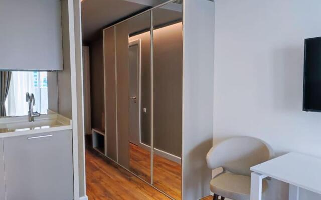 Leo Group BEST STUDIO 2532 Alliance Palace
