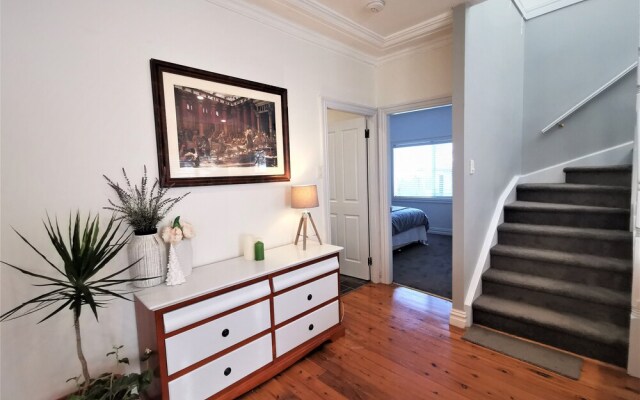 Comfy 4 Bedroms Corner House