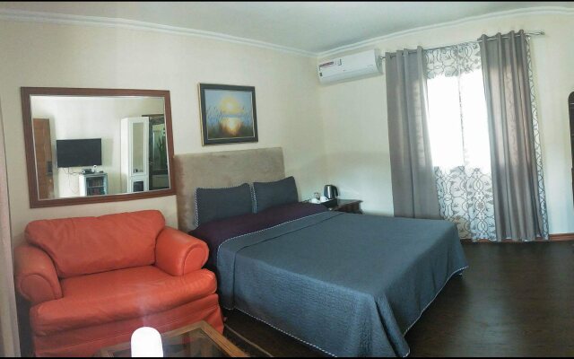 Foxy's Beach Resort