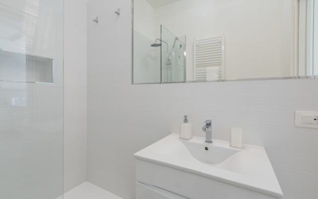 Trastevere White Apartment