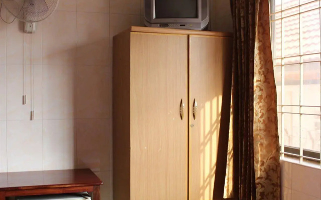 Lucky 2 Guesthouse