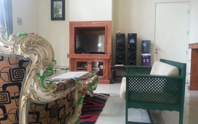 Villa Kota Bunga Azalea