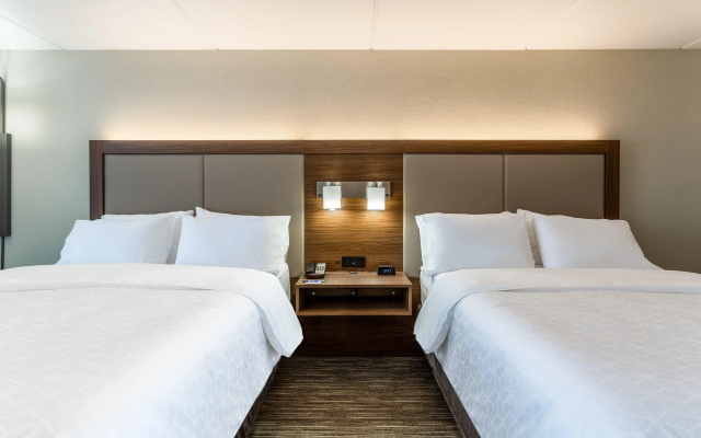 Holiday Inn Express & Suites Cedar Falls - Waterloo by IHG