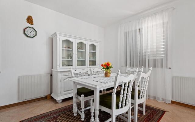 Lovely Holiday Home With Pool,covered Terrace and Outdoor Kitchen