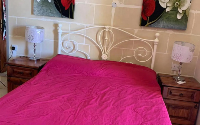 Qronfli Holiday Apartments With Swimming Pool