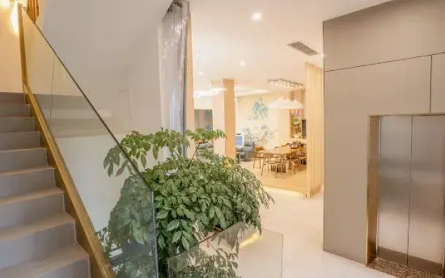 Tianmen Zhilian Homestay (Zhangjiajie West Railway Station)