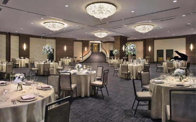 Hilton Orrington / Evanston