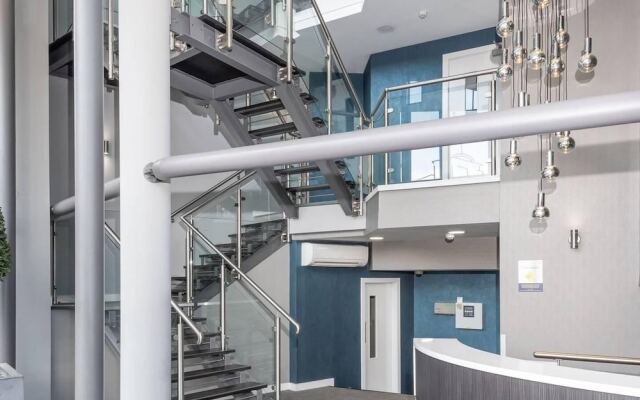 Light and Bright 1BR Apartment Close to Station