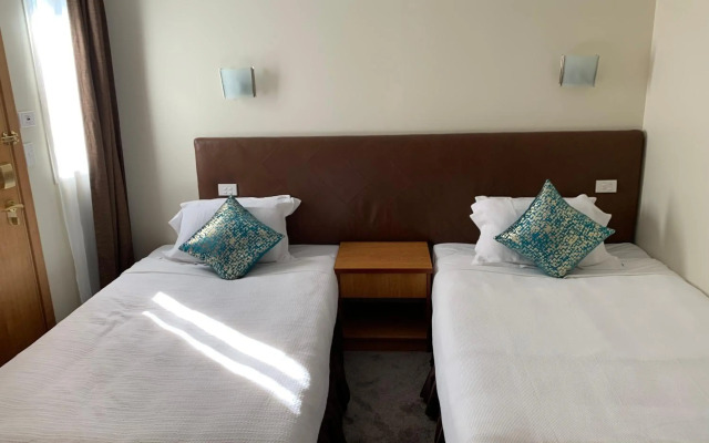 Boulevard Hotel