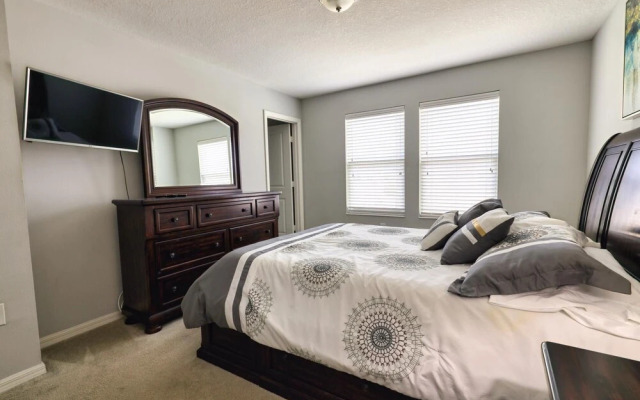 Cinthia s 4-bed Compass Bay Vacation Townhome