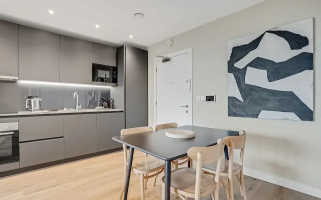 Chic One-bedroom Apartment Near Stratford