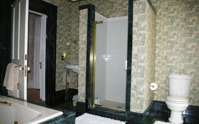 Oakcliff Bed and Breakfast