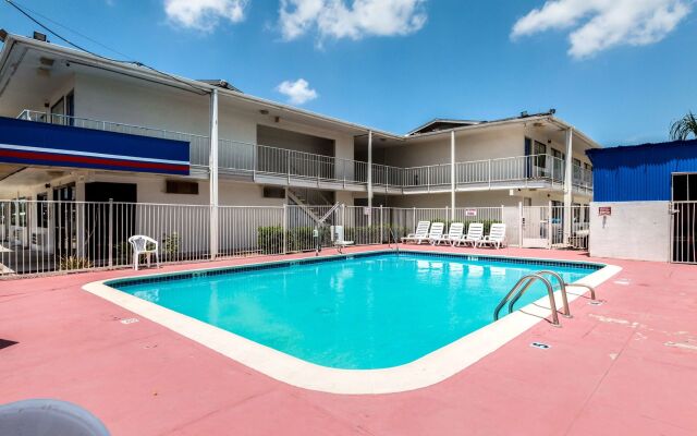 Motel 6 Victoria, TX