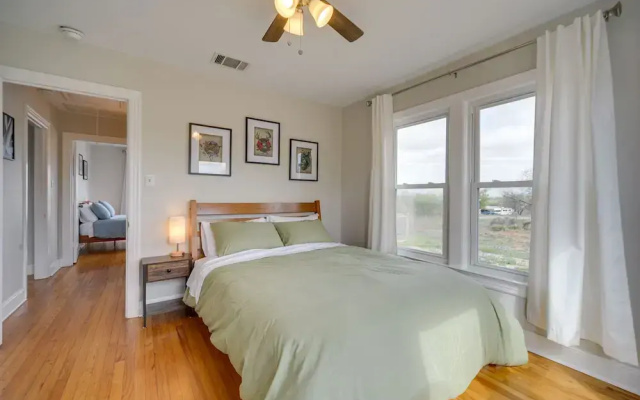 Pet-friendly Texas Retreat w/ Deck & Gas Grill!